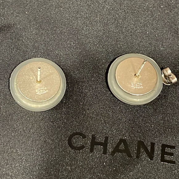Chanel CC Pierced Earrings White/Silver - Picture 4 of 8